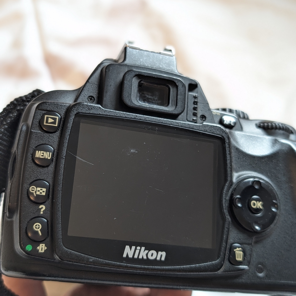 Nikon Black DSLR Camera W/ Flash and Charger Nikkor 18-105 mm VR Lens - Picture 7 of 10